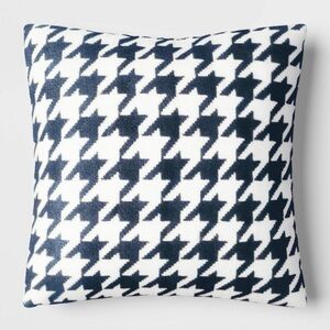 Threshold Houndstooth Printed 18” Square Pillow Faux Shearling Charcoal Gray